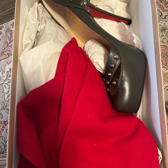 NAPA STUD GREEN CHRISTIAN LOUBOUTIN NEW IN BOX SIZE 371/2 - Picture 8 of 12